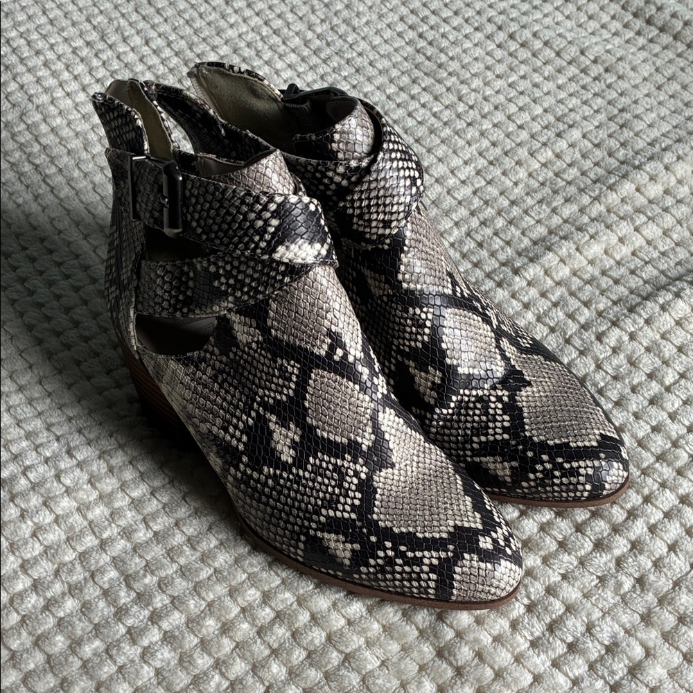 Fergalicious by Fergie Snakeskin Pattern Heeled Ankle Boots.Kelsey Size US 7.5M